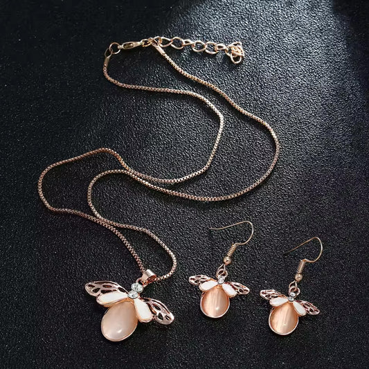 Women Elegant Waterdrop Rhinestone Pendant Necklace & Hook Earrings Jewelry Set